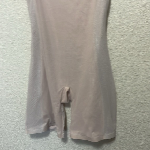 Assets Red Hot Label by Spanx Women's Shapewear. Very Good Condition. Size L. - Picture 3 of 9